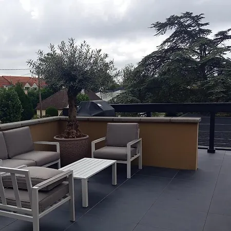 アパート New With Terrace In The Center *